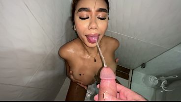 ‘Elle Lore’ Drinks Piss & Gives Great Blowjob